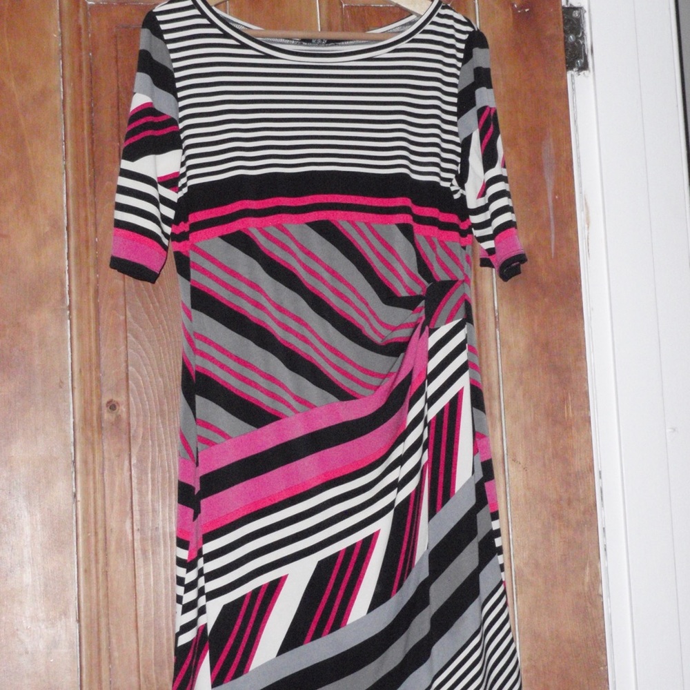 Fun multi colored dress - Picture 3 of 3
